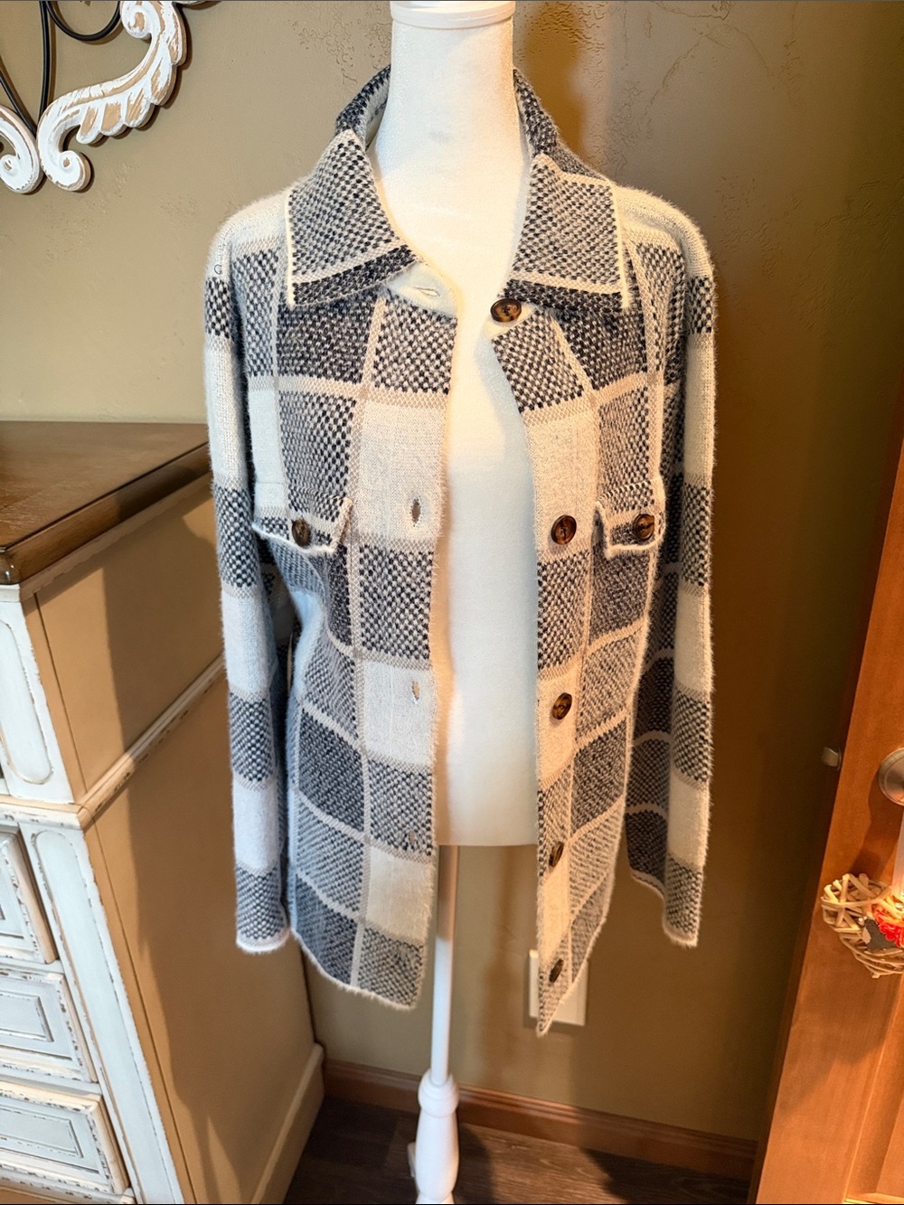Womens Plaid Knit Shacket - Gray & Cream